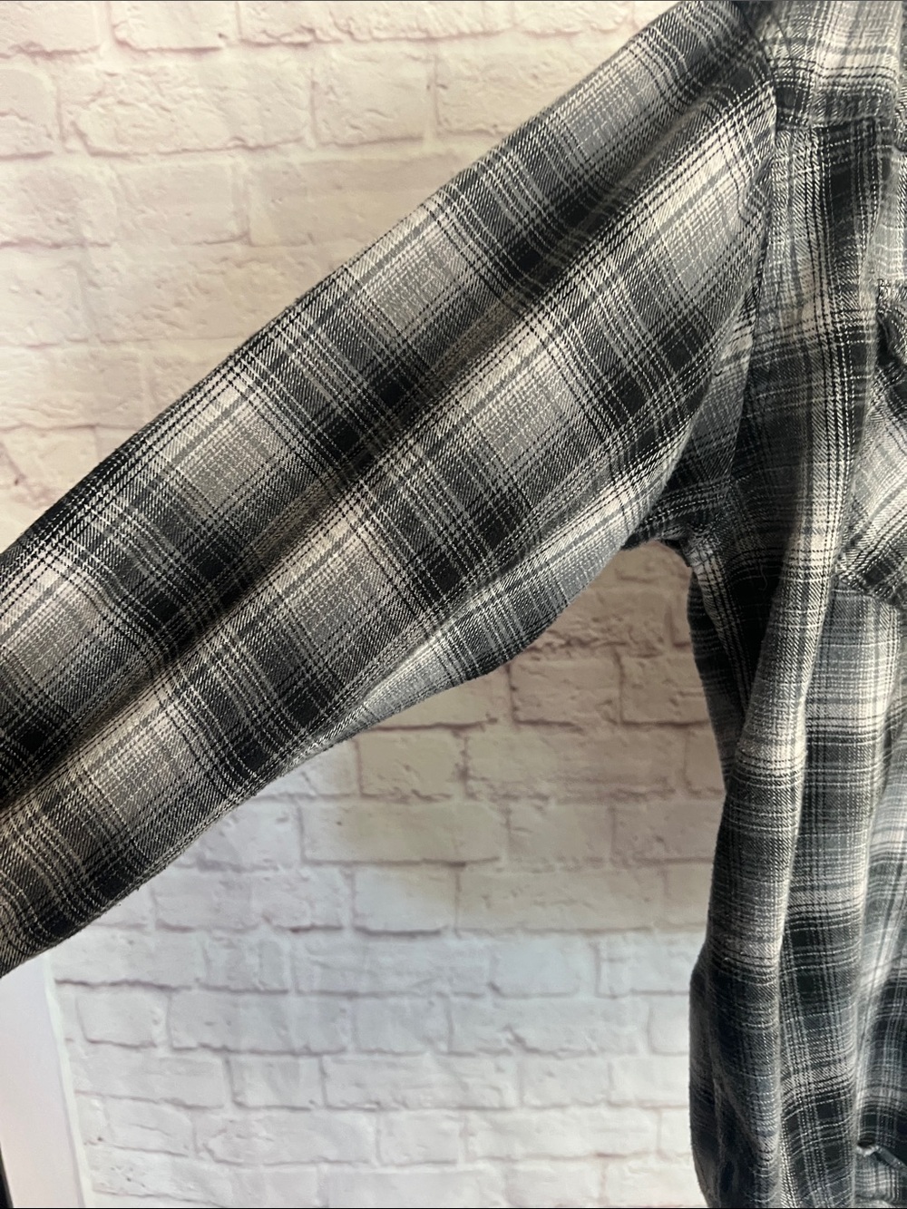 TC Black & Gray Plaid Men’s Casual Button-Down Shirt - Picture 6 of 9